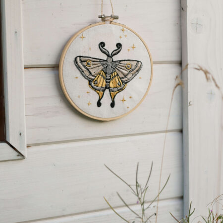 Haftowany tamborek & ćma